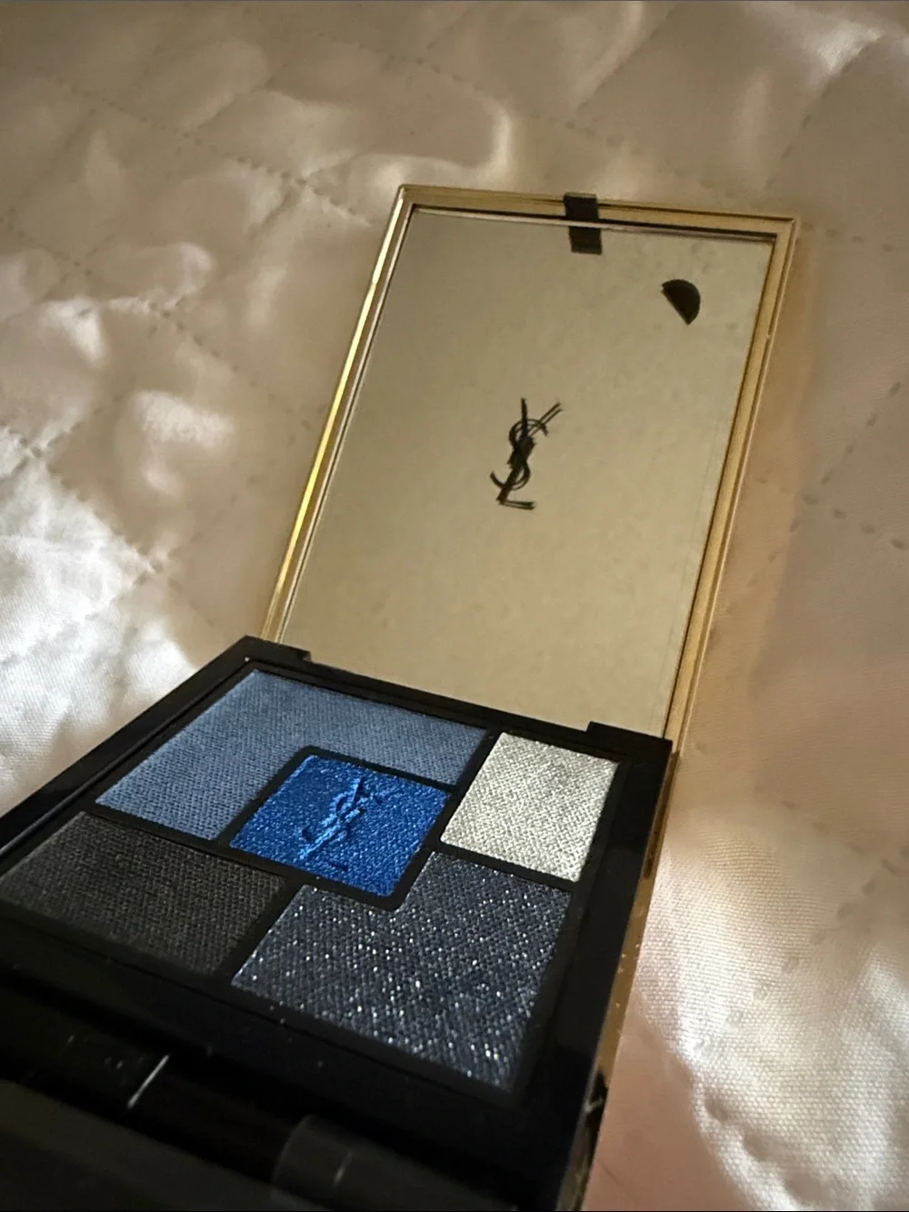Yves Saint Laurent counter palette black opium intense night Edition.